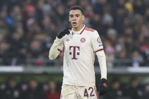 百家乐玩法-埃贝尔：穆西亚拉伤势看起来不太好，将错过下周对阵国米