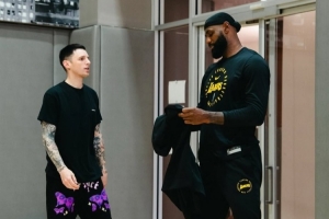 Baccarat Gaming-训练师：每次训练詹姆斯总是提前两小时到场准备 迟到会让他焦虑